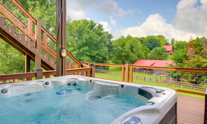 Gatlinburg - Pigeon Forge House | Views, Fire Pit and Game Room Smoky Mountain Escape