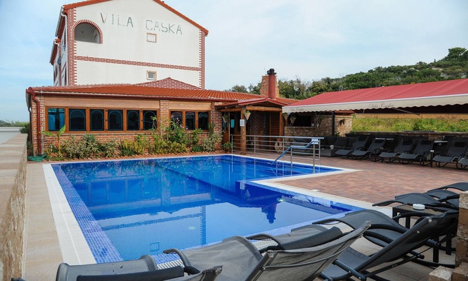 Caska Apartment | Vila Caska -ap1 - for 6 people- Zrce beach, pool, wifi, air conditioner