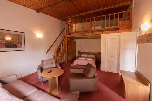 Juodkrante Hotel | Vila Flora