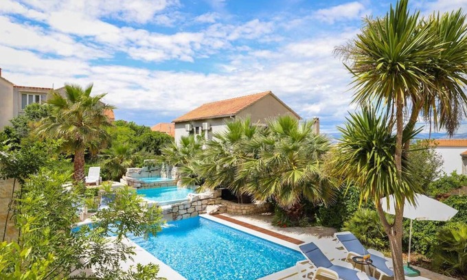 Cove Makarac (Milna) Villa | Villa Amica