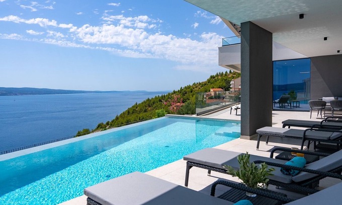 Celina Villa | Villa Angelus – Your Luxurious Retreat near the Sea