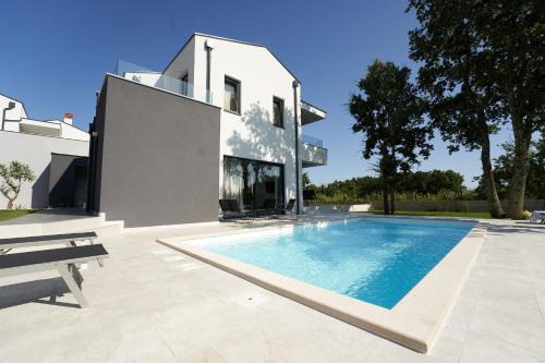 Mugeba Villa | Villa Barbara in Porec for 6 people with private pool & only 1 km from beach