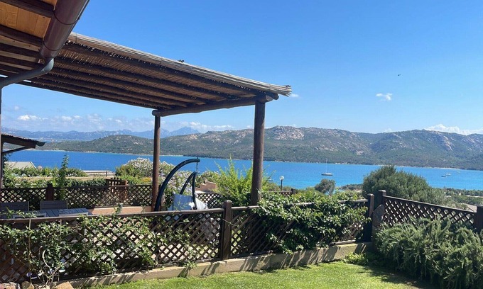 Capo d'Orso Villa | Villa 'Bellissima Villetta Vista Mare 301' with Sea View, Private Terrace and Air Conditioning