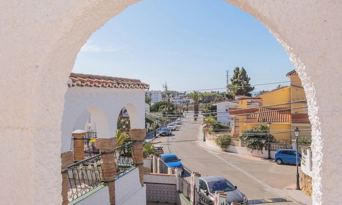 Caleta de Velez Villa | Villa Bungavilla: Charm and Comfort Near the Beach in Caleta de Vélez