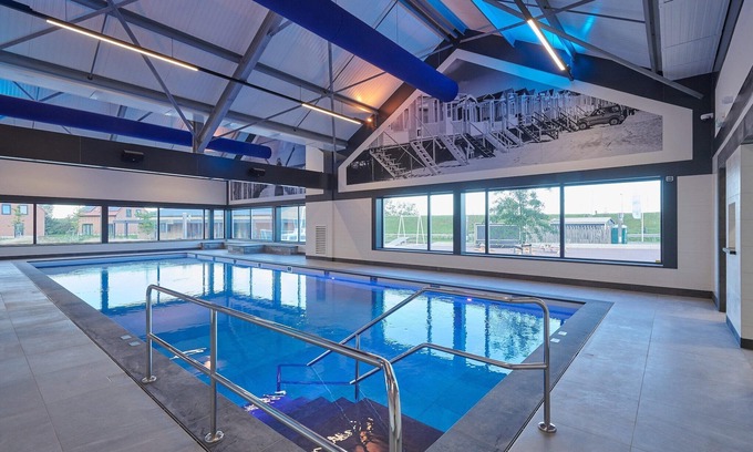 Wolphaartsdijk Villa | Villa by Lake Veere with Sauna