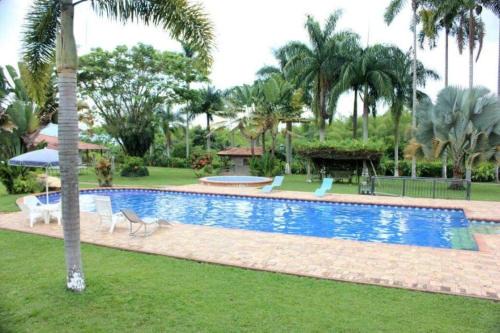 Montenegro Villa | Villa campestre en el Quindío con piscina, bbq, zonas verdes cerca al Parque del Café