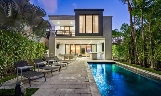 Colee Hammock Villa | Villa Celine-LAS OLAS Waterfront house with heated pool