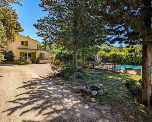 Peypin-d'Aigues House | Villa Chênes & Pins Piscine au Coeur du Luberon