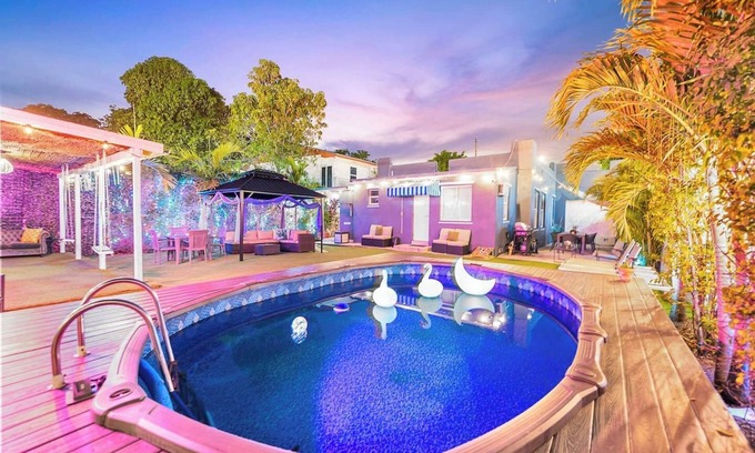 East Little Havana Villa | Villa Ciao Bella | Sleeps 25 | Pool + Hot Tub