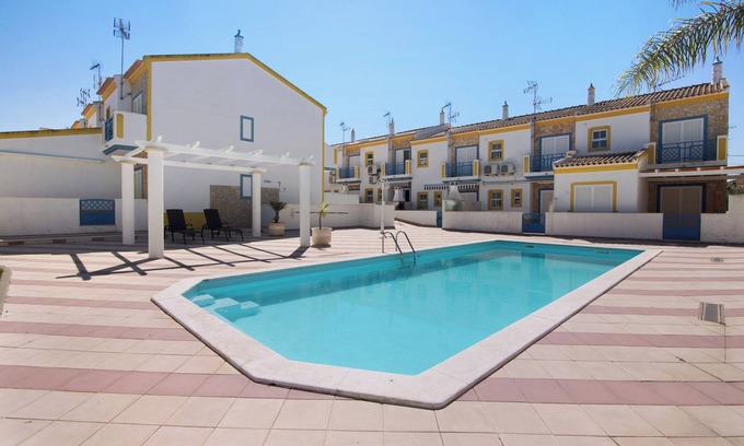 Manta Rota Villa | Villa 'Constança' with Shared Pool, Wi-Fi and Air Conditioning