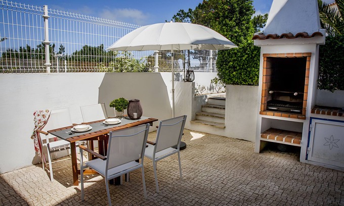 Ericeira Villa | Villa 'Da Lua' with Shared Pool, Wi-Fi and Air Conditioning