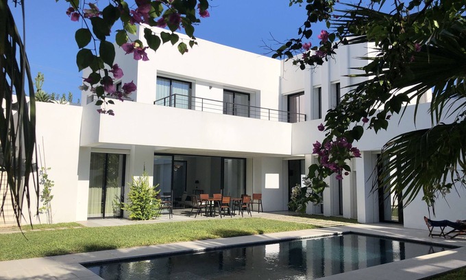 La Soukra Villa | Villa Dar Henda contemporary villa of 350m2 with swimming pool La Soukra