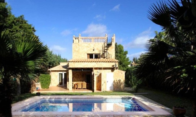 Cielo de Bonaire House | Villa de Bonaire, Alcudia, large garden + pool, close to the beach, WiFi, for 8 people