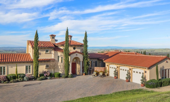 Templeton House | Villa de Lucca - A Vineyard Estate