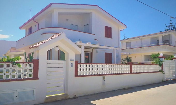 Reitani House | Villa dei Fiori - apartment with sea view terrace, 150m from the beach