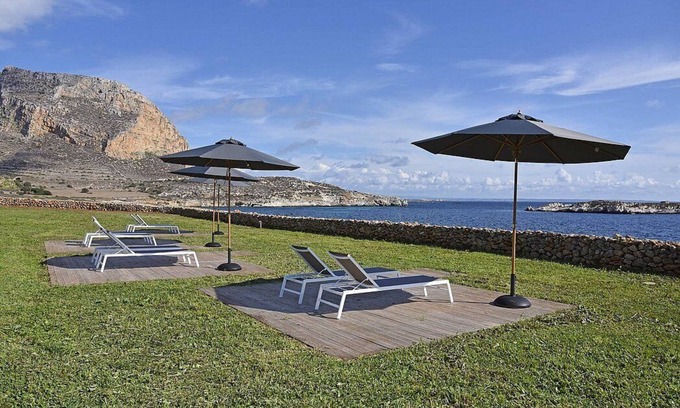 Favignana Villa | Villa Galazia: A bright and sunny two-story villa located in Favignana, in the wonderful archipelago of the Egadi Islands, with Free WI-FI.