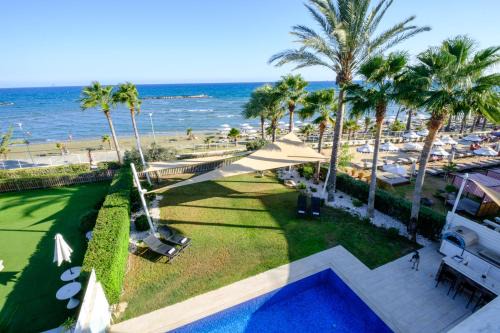 Oroklini Villa | Villa Goldfish - 5BR Beachfront Luxury with Pool & Jacuzzi