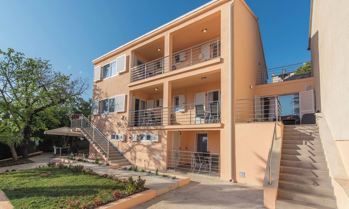 Vrsar Apartment | Villa Green Palm at the Sea with Large Terrace