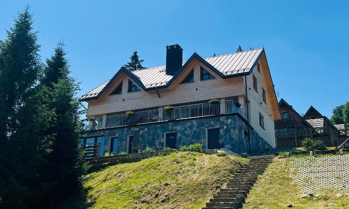 Ustrzyki Dolne Villa | Villa Gromadzyń