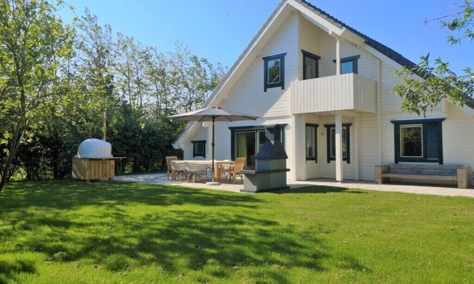 Municipality of Veere Villa | Villa in Oostkapelle with barbecue