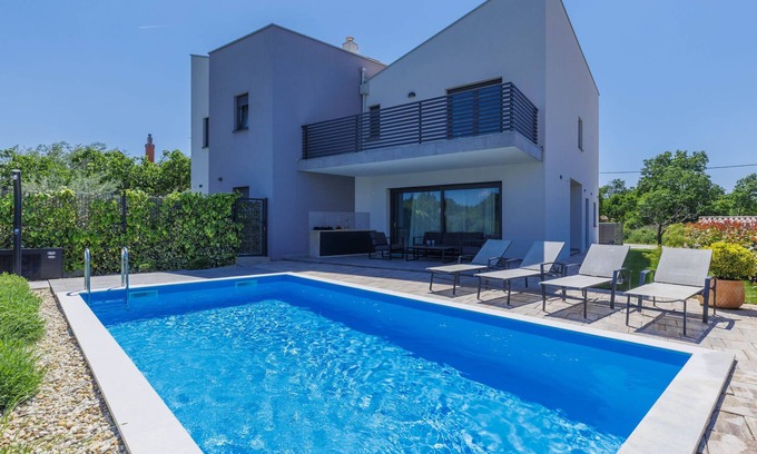 Vrznaveri House | Villa Isabela by Interhome