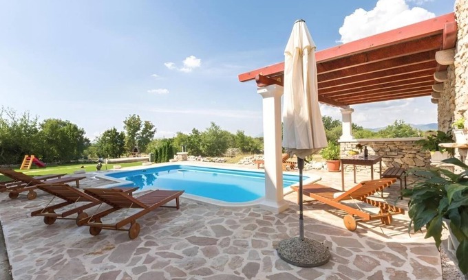 Lovrec House | Villa Ivy with perfect privacy, pool, sauna, jacuzzi