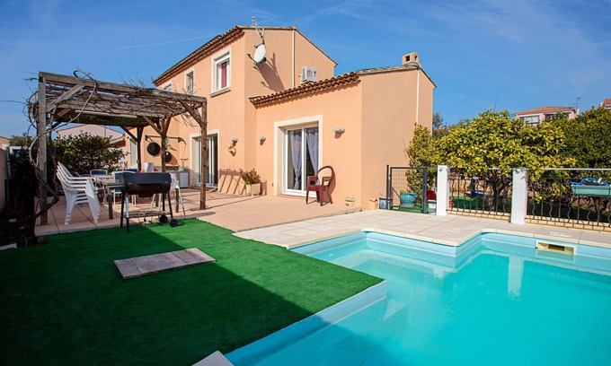 La Londe-les-Maures Villa | Villa "La Londe-les-Maures" with Private Pool & Wi-Fi