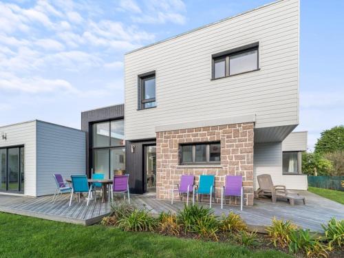 Tregastel House | Villa lumineuse 4 étoiles, 50m de la plage, jardin clos, tranquillité à Trégastel - FR-1-368-399