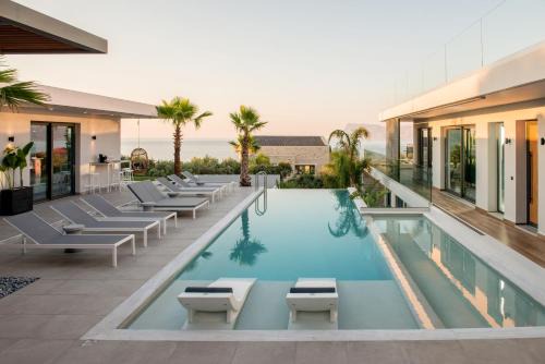 Kissamos Villa | Villa Lydia I Superb views, two pools, next to the city