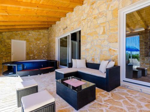 Vodovađa Villa | Villa Mateo - 3 Bed Apt with Terrace&Private Pool