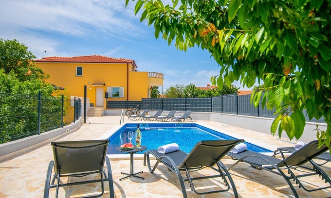 Sestanovac House | Villa "Mile" with garden, grill, and terrace