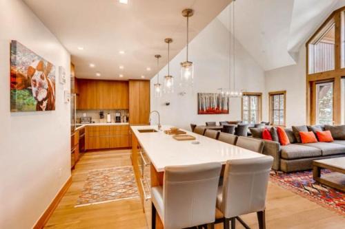 Beaver Creek Apartment | Villa Montane 227 by East West Hospitality