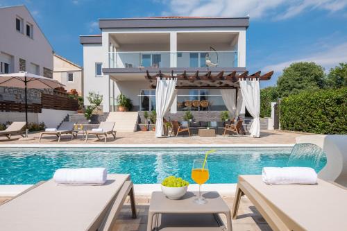 Pakostane Villa | Villa Peregrine