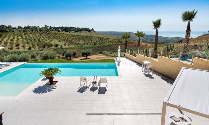 Borgo Bonsignore Villa | Villa Ribera: renovated villa with salt water pool