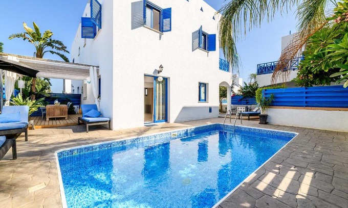 Dherynia Villa | Villa Santorini