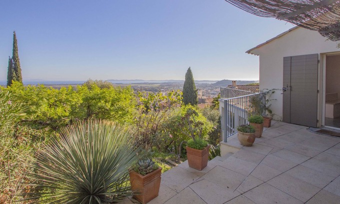 Hyeres City Centre Villa | "Villa St-Pierre" extraordinary sea view, private pool