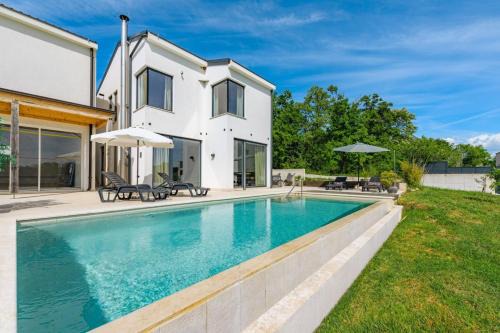 Fuskulin Villa | Villa Sunset - with private pool, squash coart and table tennis