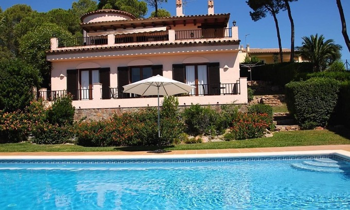 La Torre Vella Villa | Villa Urgell with Pool, Wi-Fi, Terrace & Garden