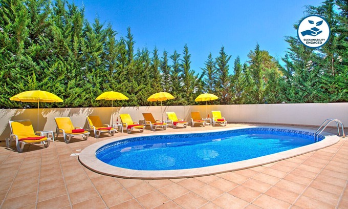Montechoro Villa | Villa w/Heatable Pool & BBQ in Albufeira