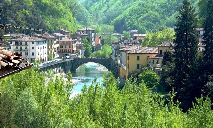 Bagni di Lucca Villa | Villa with 6 double bedrooms and 5 bathrooms.River views, pool and walk to town