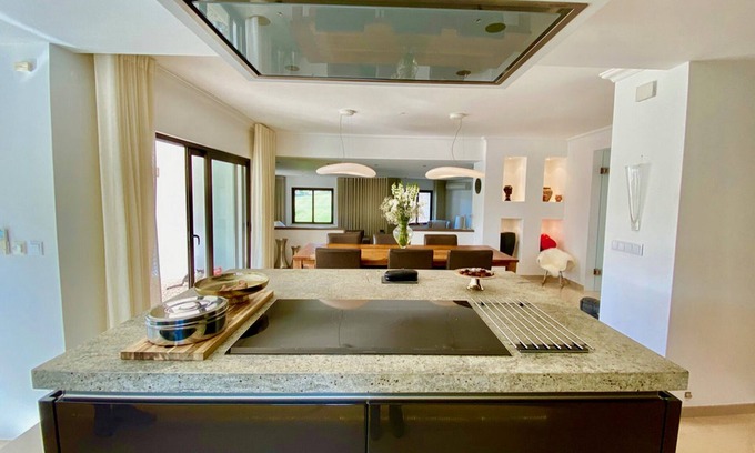 Quarteira Cottage | Villa with exquisite finishes