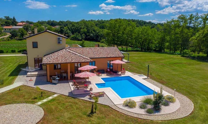 Karojba Villa | Villa with pool and WIFI