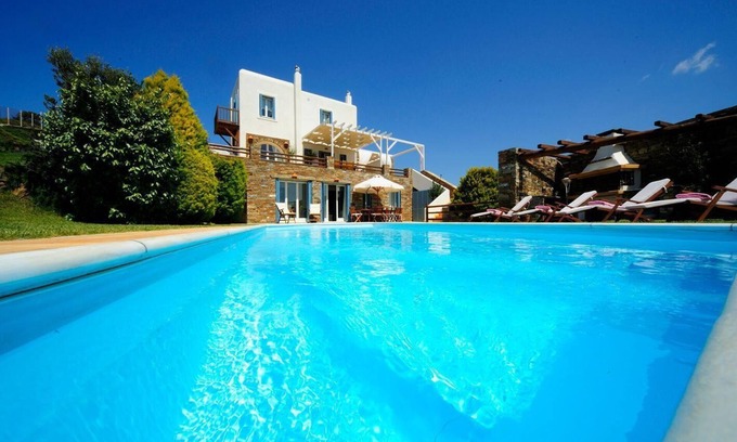 Kato Fellos House | Villa with view of the water