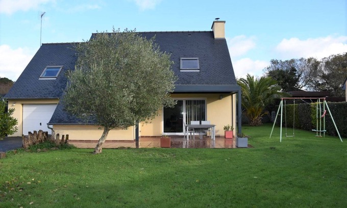 Tregastel House | Villa with WIFI, garden, 350m from the sea in TREGASTEL