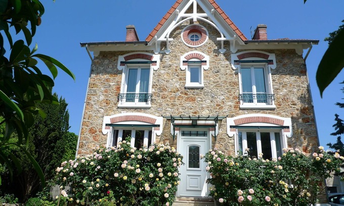 Villebon-sur-Yvette Bed & Breakfast | VillaBona
