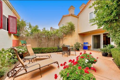 Village of La Jolla House | Village and Views