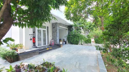 District 9 House | Villapark Home