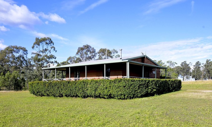 Pokolbin Cabin | Vineyard Cabin 6 - 1 bedroom with 1 x queen bed + sofa bed