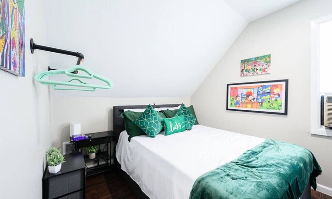 North Lawndale Apartment | Vintage Arcade Apt with Parking