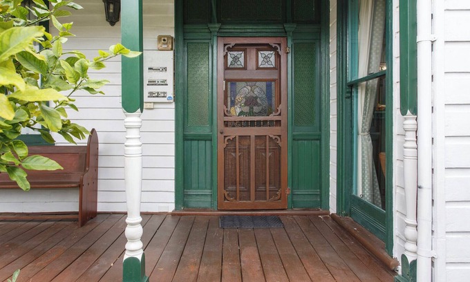South Fremantle Cottage | Vintage Haven - Close to South Beach